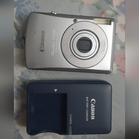 Canon Other - Canon PowerShot SD630 Digital Elph 6.0 MP 4x Zoom Digital Camera (working)